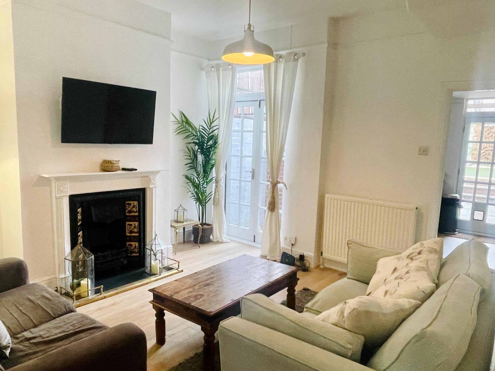 Newly Refurbished City Centre House With Parking Exeter Exterior photo